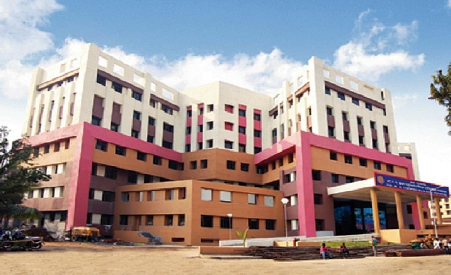Строительство школ больниц. Школа больница. Госпиталь Мумбаи красивое здание. Фото непромышленных объектов школы больницы. Medical College.